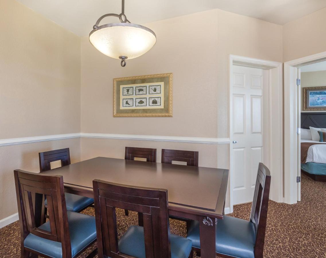 Three-Bedroom Apartment,1136236999:JPEG
