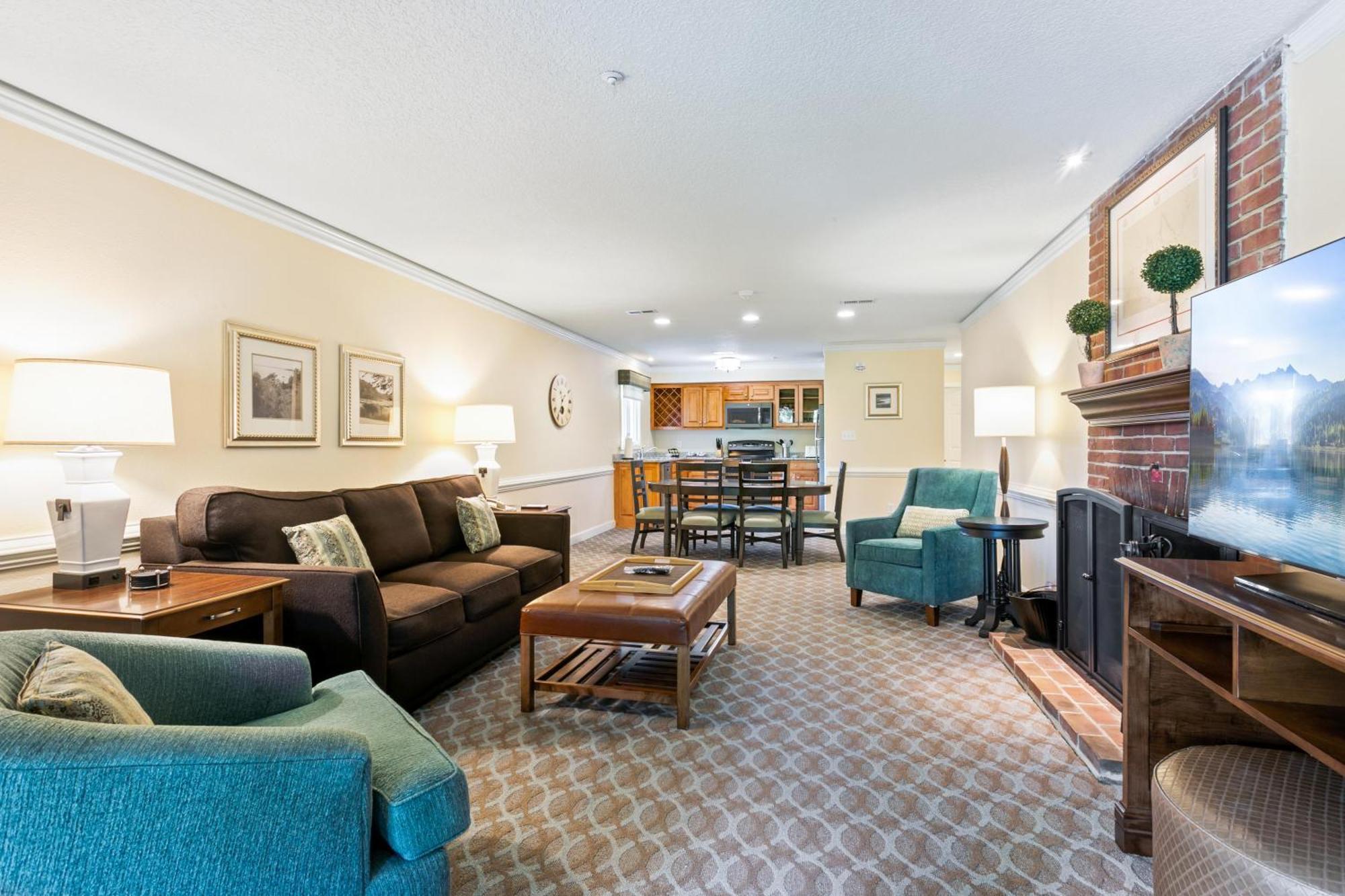 Deluxe One-Bedroom Condo,1604774947:JPEG