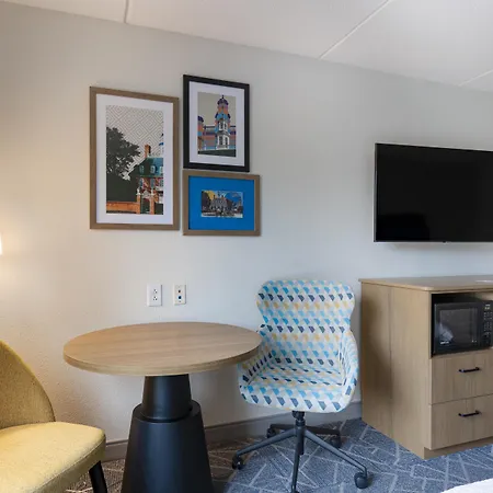 Hampton Inn & Suites Williamsburg Historic District-3